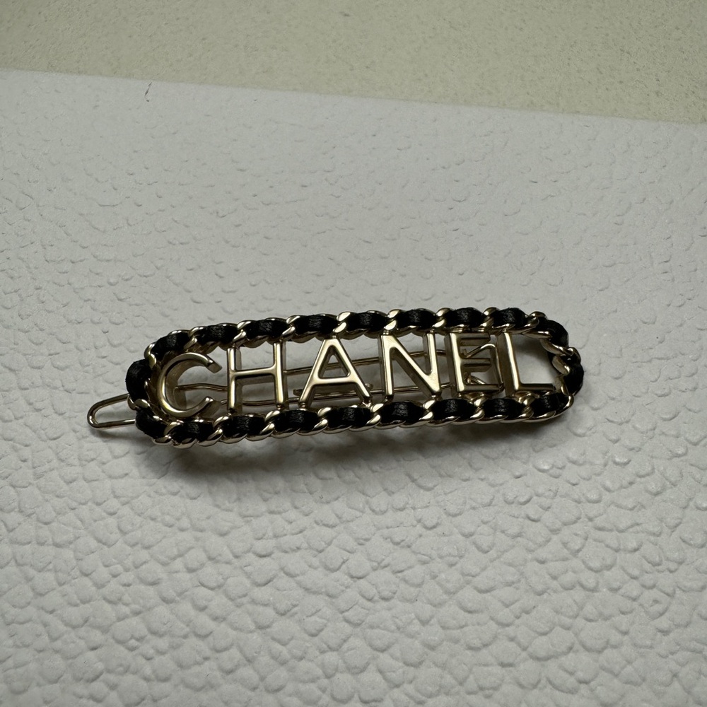 Chanel hair clip